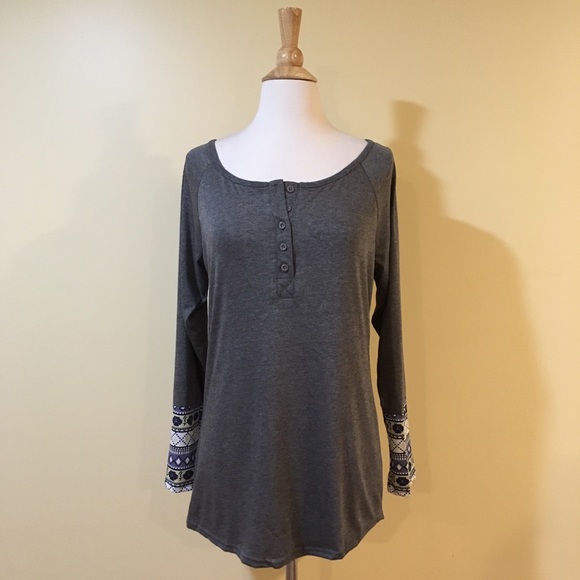 💥 CLEARANCE Contrast Cuff High Low Button Henley - Picture 4 of 8